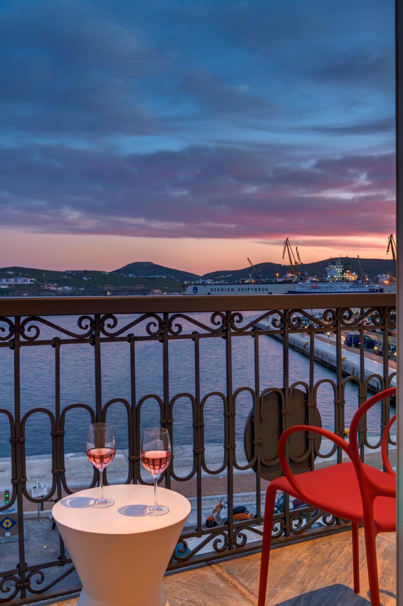 Skylight Hotel Ермополи Екстериор снимка