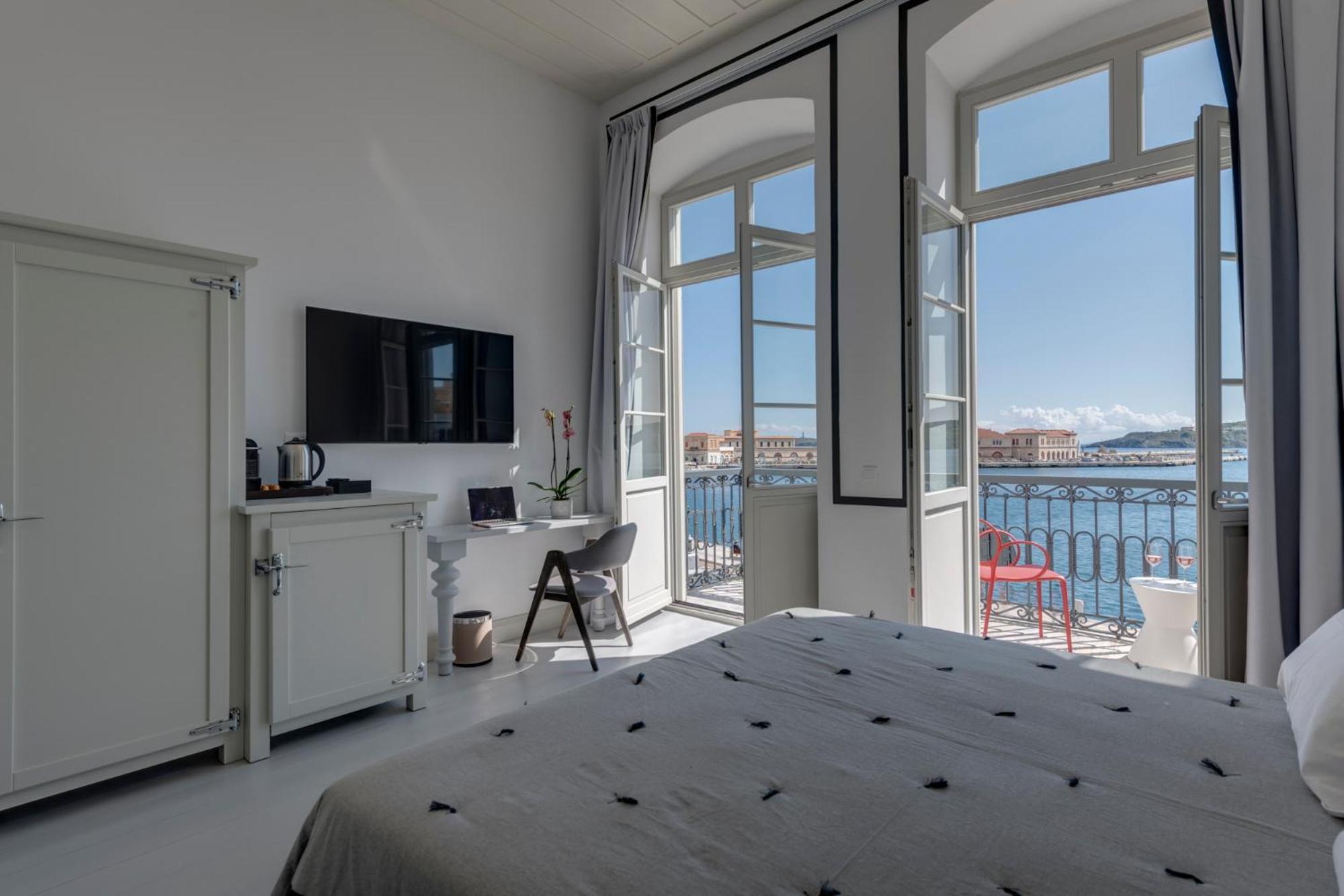 Skylight Hotel Ермополи Екстериор снимка